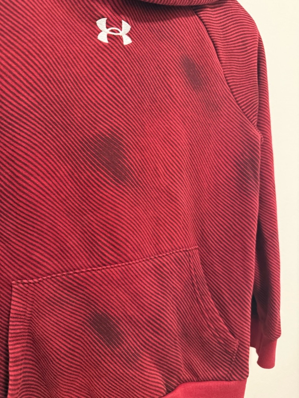 Underarmour Boys Sweatshirt Hoodie Red And Black Abstract Lines Size Medium - Picture 2 of 4